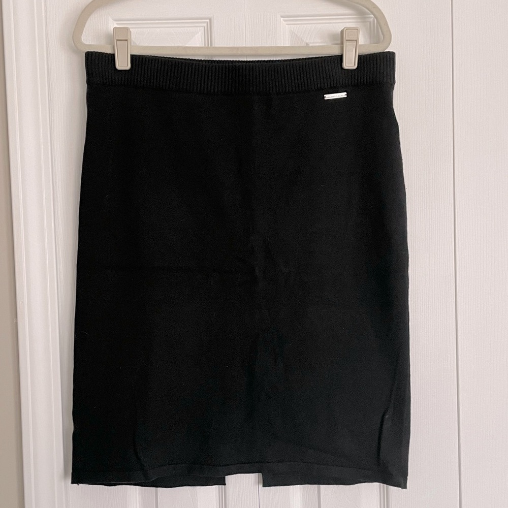 MK Short Sweater Pencil Skirt with Slit in the Back. Sz. L